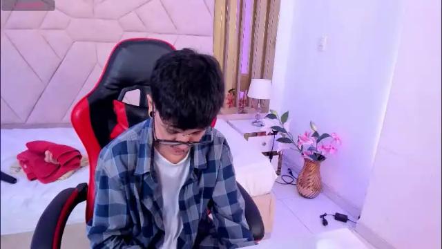 Image 2 of charlietaylor_ Stream on Chaturbate on 1 month ago