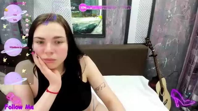 Image 4 of charlinkiss Stream on Chaturbate on 18 months ago