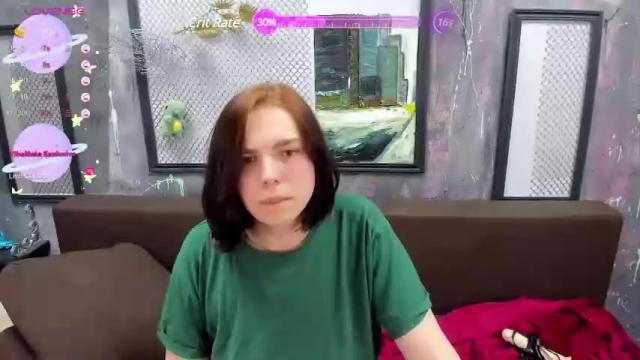 Image 12 of charlinkiss Stream on Chaturbate on 16 months ago