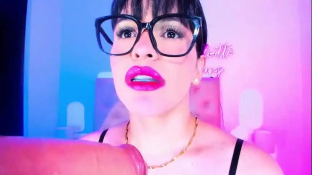 Image 10 of charlootteevans Stream on Chaturbate on 1 month ago