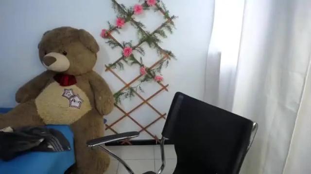 Image 3 of charlot_ponze Stream on Chaturbate on 19 months ago