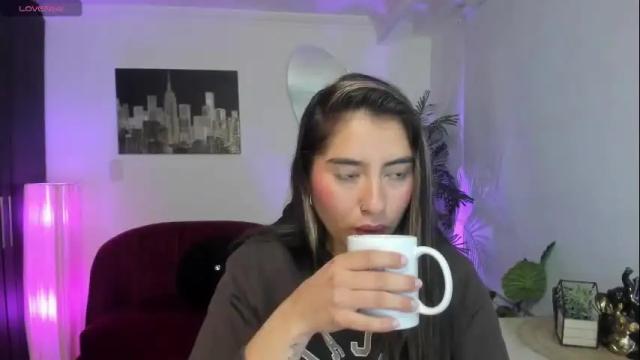 Image 2 of charlote_horny Stream on Chaturbate on 1 month ago