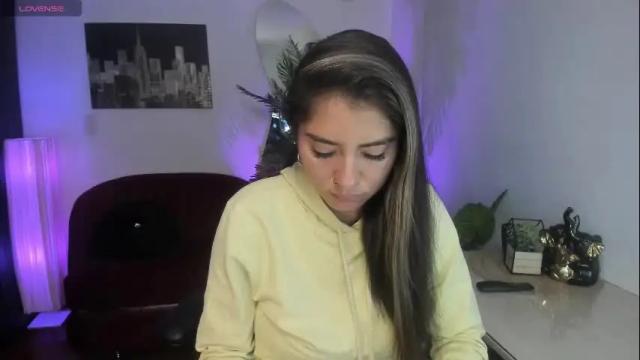 Image 3 of charlote_horny Stream on Chaturbate on 1 month ago