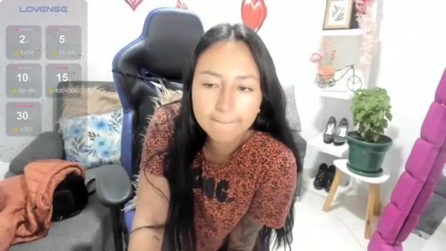 Image 6 of charlott_daphne Stream on Chaturbate on 13 months ago