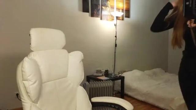 Image 8 of charlottawells Stream on Chaturbate on 17 months ago