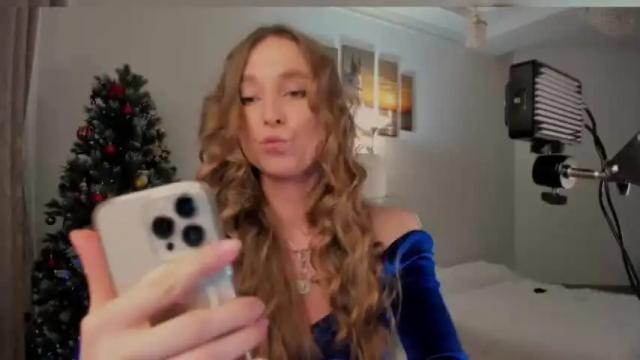 Image 12 of charlottawells Stream on Chaturbate on 16 months ago