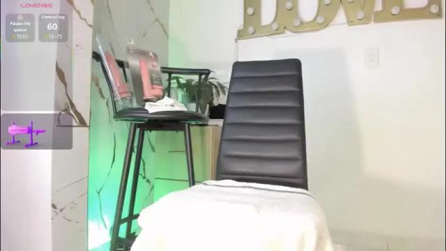 Image 11 of charlotte__milf Stream on Chaturbate on 1 month ago