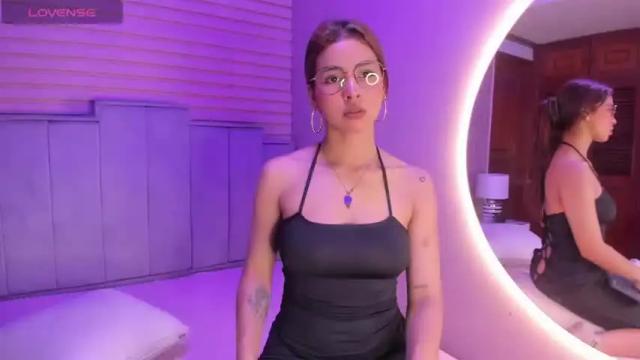 Image 7 of charlotte_cooper2 Stream on Chaturbate on 14 months ago