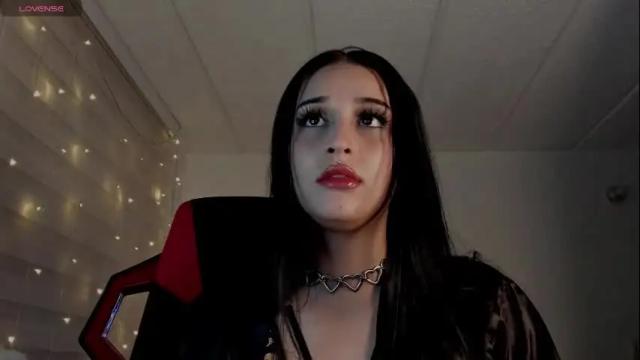 Image 4 of charlotte_greys Stream on Chaturbate on 10 days ago