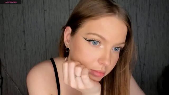 Image 11 of charlotteewalker Stream on Chaturbate on 16 months ago