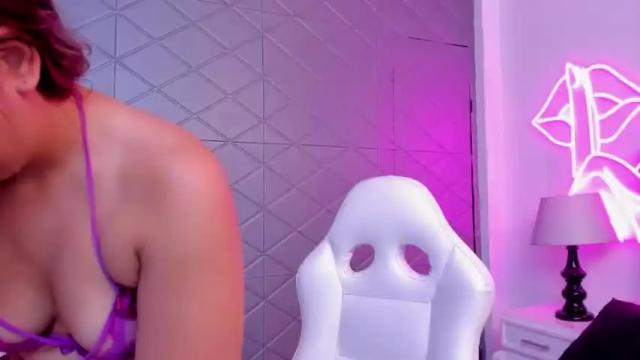 Image 12 of charlotteewhite Stream on Chaturbate on 18 months ago