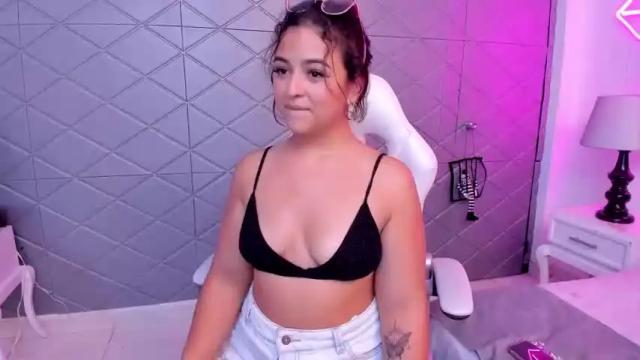 Image 10 of charlotteewhite Stream on Chaturbate on 18 months ago