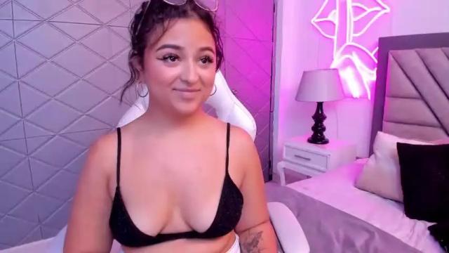 Image 12 of charlotteewhite Stream on Chaturbate on 18 months ago