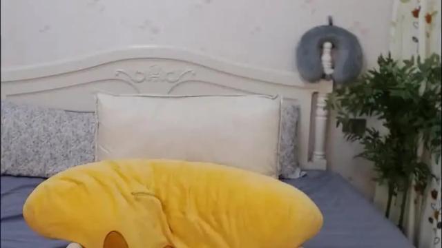 Image 3 of charlottelin Stream on Chaturbate on 1 month ago