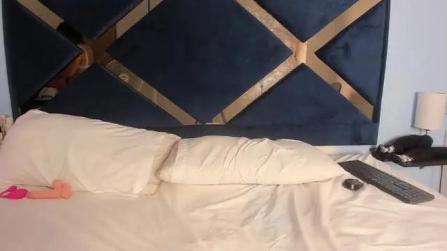 Image 8 of charlottewlaker Stream on Chaturbate on 21 months ago