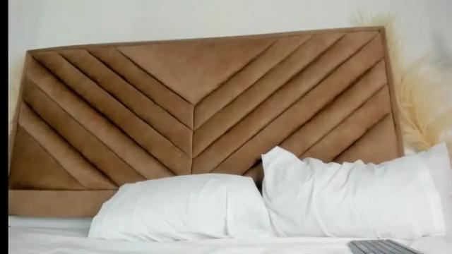 Image 7 of charlottewlaker Stream on Chaturbate on 20 months ago