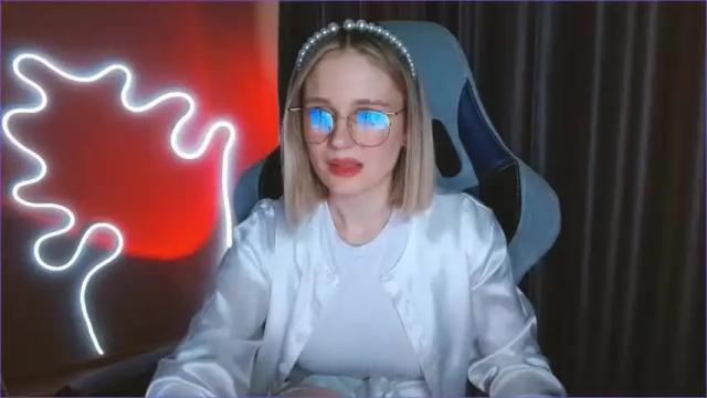 Image 11 of charming_beauty Stream on Chaturbate on 13 months ago