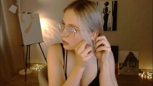Image 3 of charming_beauty Stream on Chaturbate on 1 month ago
