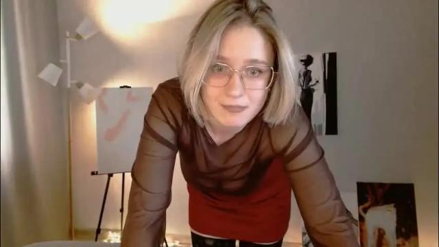 Image 4 of charming_beauty Stream on Chaturbate on 1 month ago