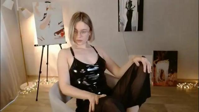 Image 4 of charming_beauty Stream on Chaturbate on 27 days ago