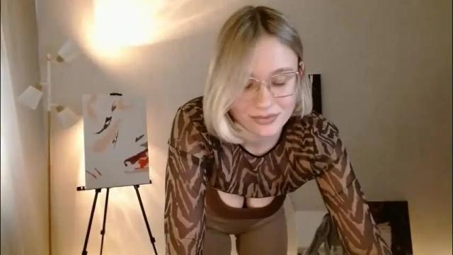 Image 10 of charming_beauty Stream on Chaturbate on 26 days ago