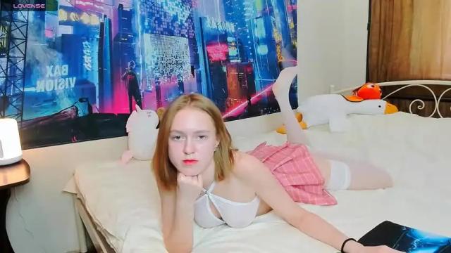 Image 6 of charming_berry_ Stream on Chaturbate on 15 months ago