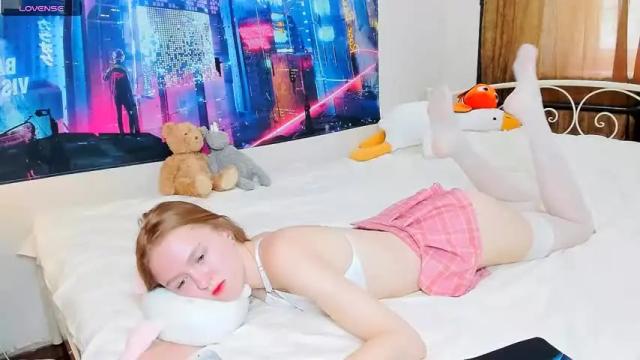 Image 7 of charming_berry_ Stream on Chaturbate on 15 months ago