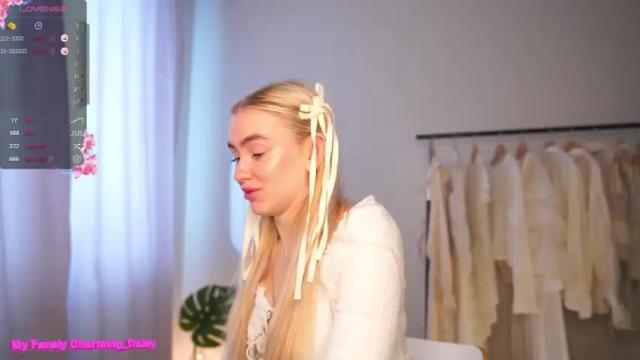 Image 6 of charming_daisy Stream on Chaturbate on 13 months ago