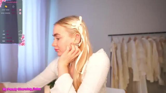 Image 7 of charming_daisy Stream on Chaturbate on 13 months ago