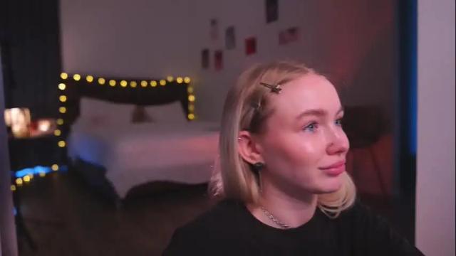 Image 10 of charming_daisy Stream on Chaturbate on 2 months ago