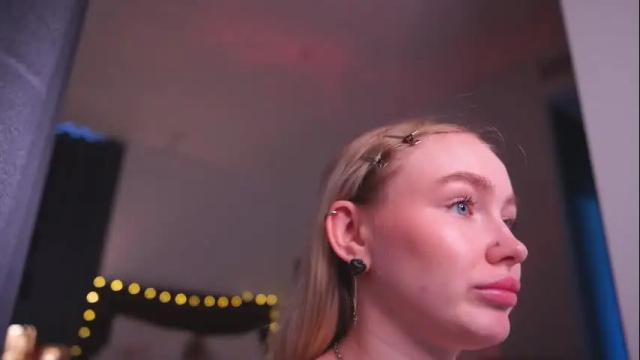 Image 12 of charming_daisy Stream on Chaturbate on 2 months ago