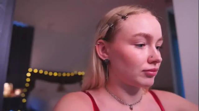 Image 3 of charming_daisy Stream on Chaturbate on 2 months ago