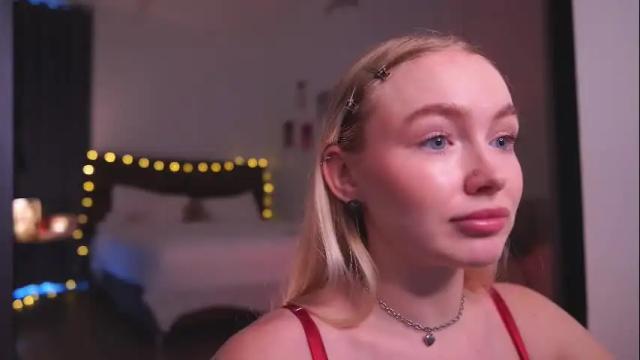 Image 6 of charming_daisy Stream on Chaturbate on 2 months ago