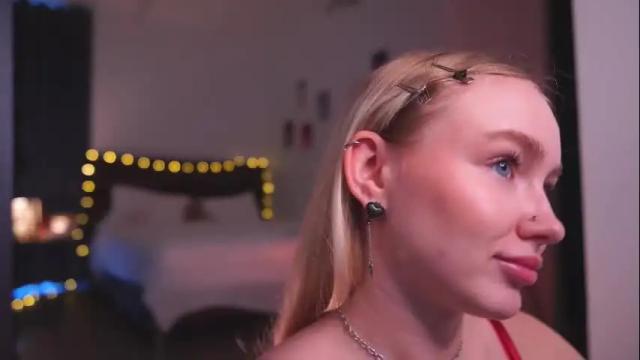 Image 7 of charming_daisy Stream on Chaturbate on 2 months ago