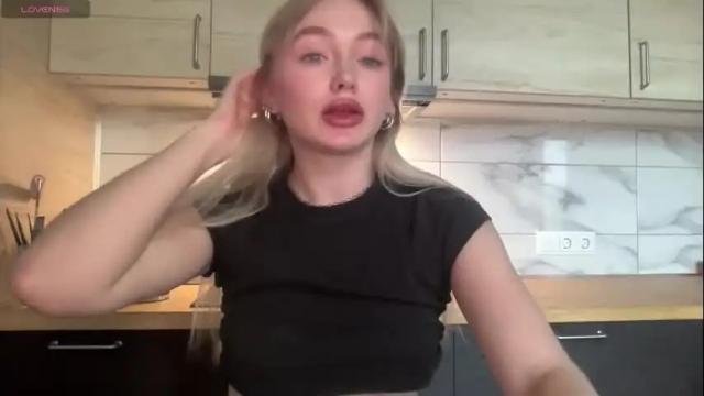 Image 10 of charming_daisy Stream on Chaturbate on 1 month ago