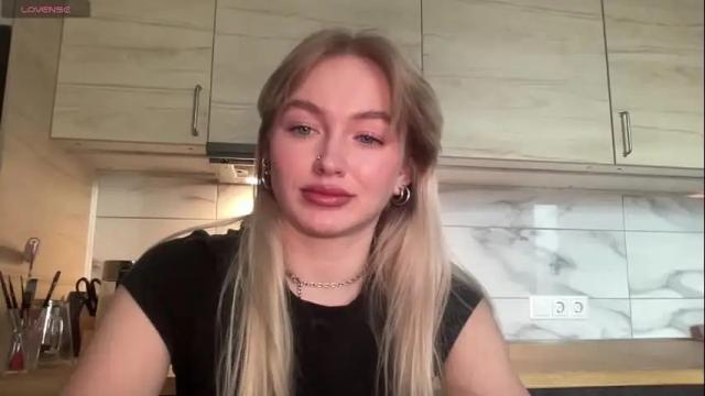 Image 12 of charming_daisy Stream on Chaturbate on 1 month ago