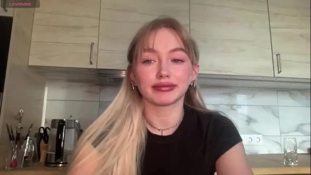 Image 2 of charming_daisy Stream on Chaturbate on 1 month ago