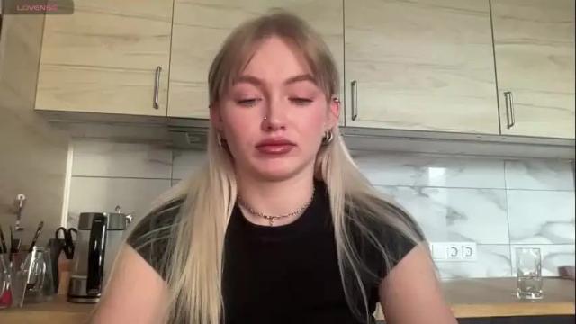 Image 4 of charming_daisy Stream on Chaturbate on 1 month ago
