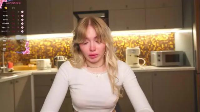 Image 6 of charming_daisy Stream on Chaturbate on 1 month ago