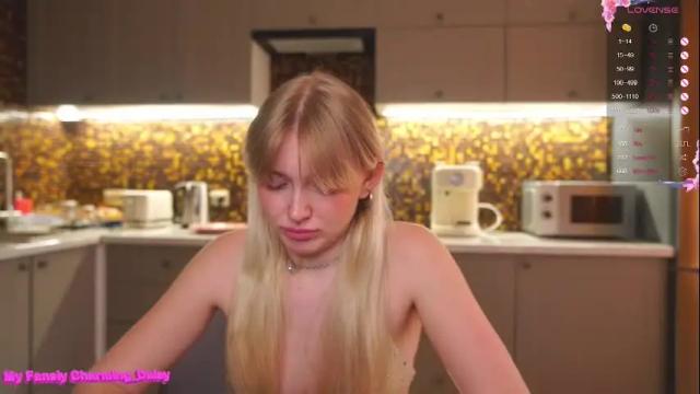 Image 6 of charming_daisy Stream on Chaturbate on 1 month ago