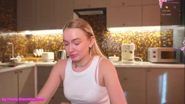 Image 8 of charming_daisy Stream on Chaturbate on 1 month ago