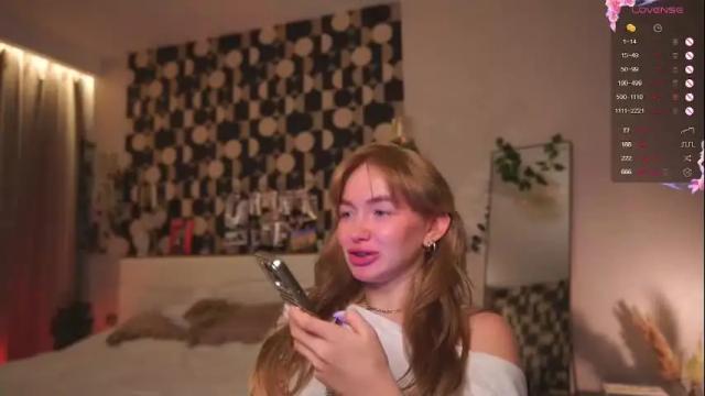 Image 7 of charming_daisy Stream on Chaturbate on 1 month ago