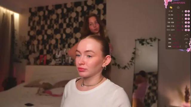 Image 4 of charming_daisy Stream on Chaturbate on 1 month ago