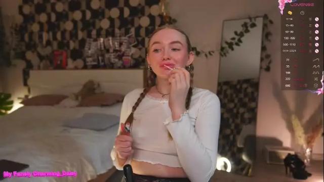 Image 12 of charming_daisy Stream on Chaturbate on 1 month ago