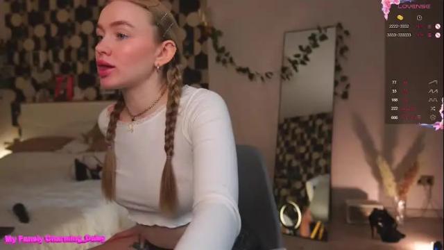 Image 4 of charming_daisy Stream on Chaturbate on 1 month ago