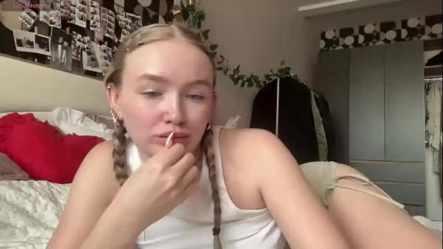 Image 4 of charming_daisy Stream on Chaturbate on 1 day ago
