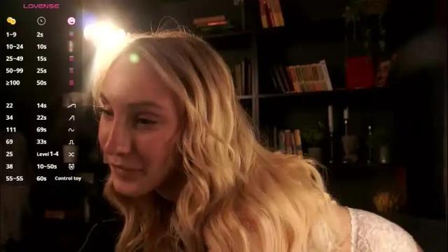 Image 12 of charming_flower Stream on Chaturbate on 2 months ago