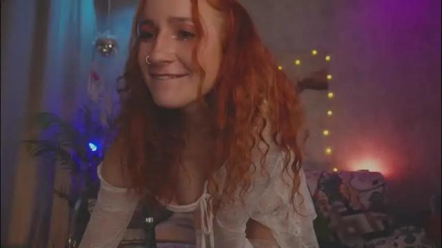 Image 4 of charming_lilly Stream on Chaturbate on 1 month ago