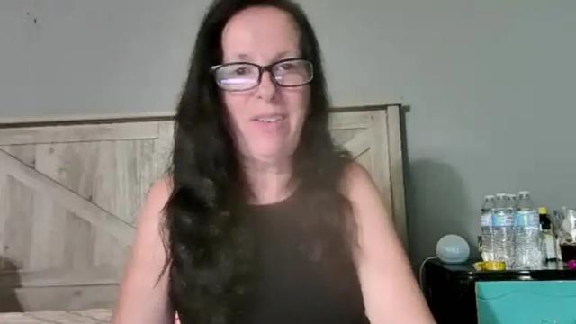 Image 2 of charmingpeachgoddess Stream on Chaturbate on 2 months ago