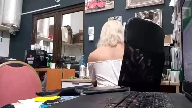 Image 7 of cheatinwife Stream on Chaturbate on 17 months ago